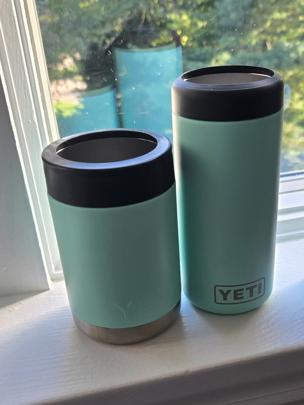 YETI Seafoam Travel Tumbler and Can Insulator Set Of 2